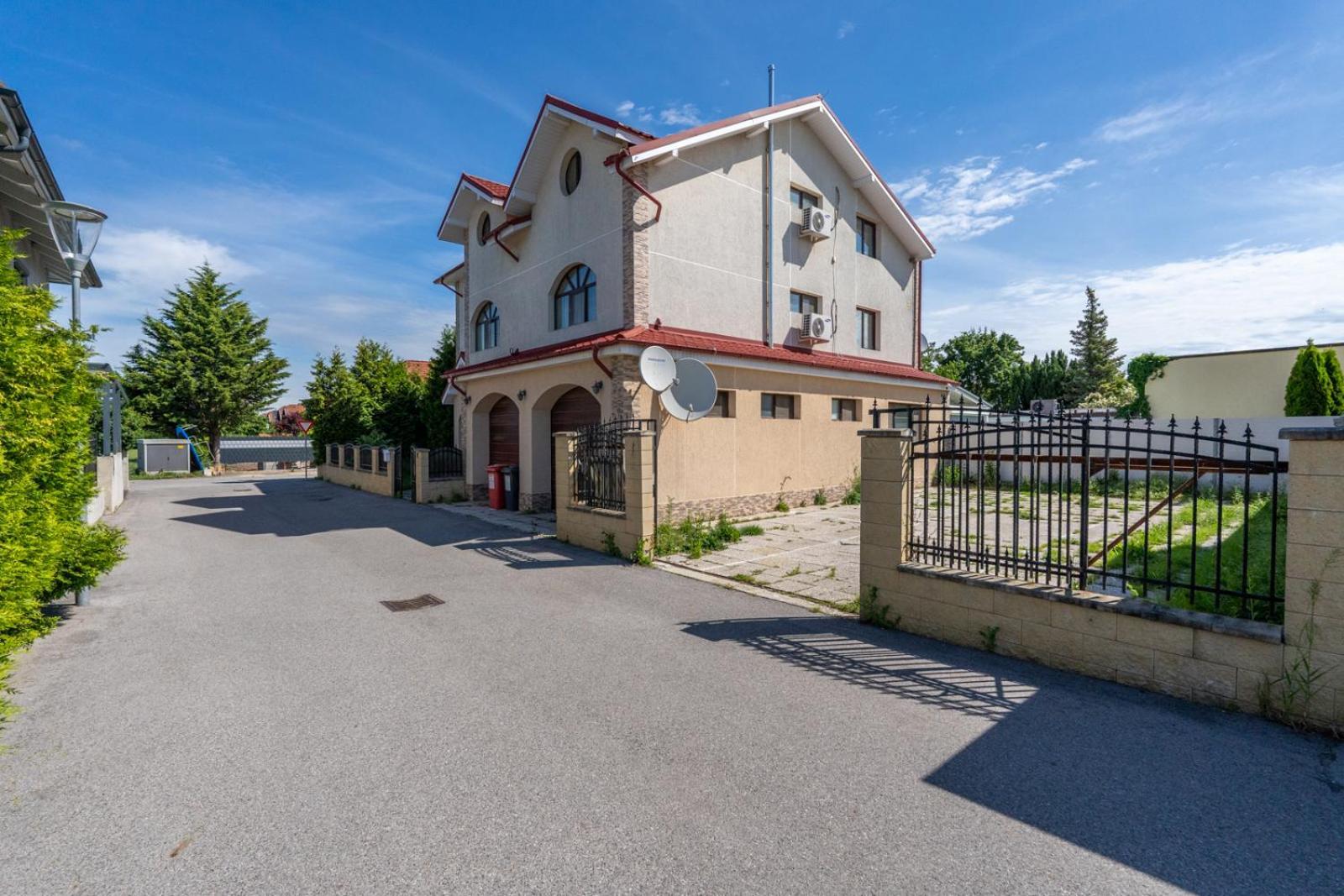 Faraway Aparthotel Near Vienna Airport With Anytime Self Check In 브루크 안 데어 라이타 외부 사진